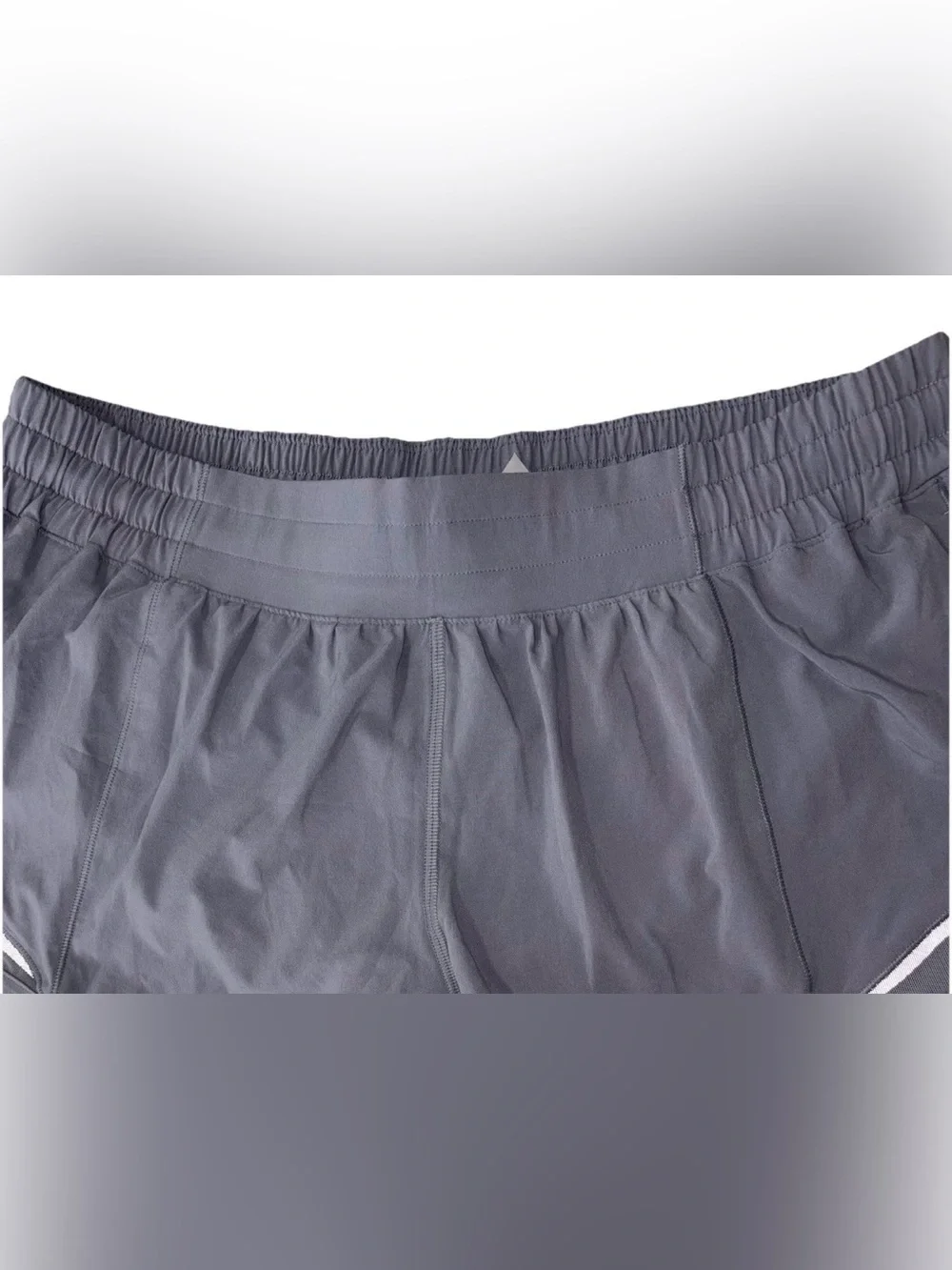 NWT LULULEMON SIZE 14 HOTTY HOT LOW RISE 2.5”L SHORT LINED AUTHENTIC RHINO GRAY